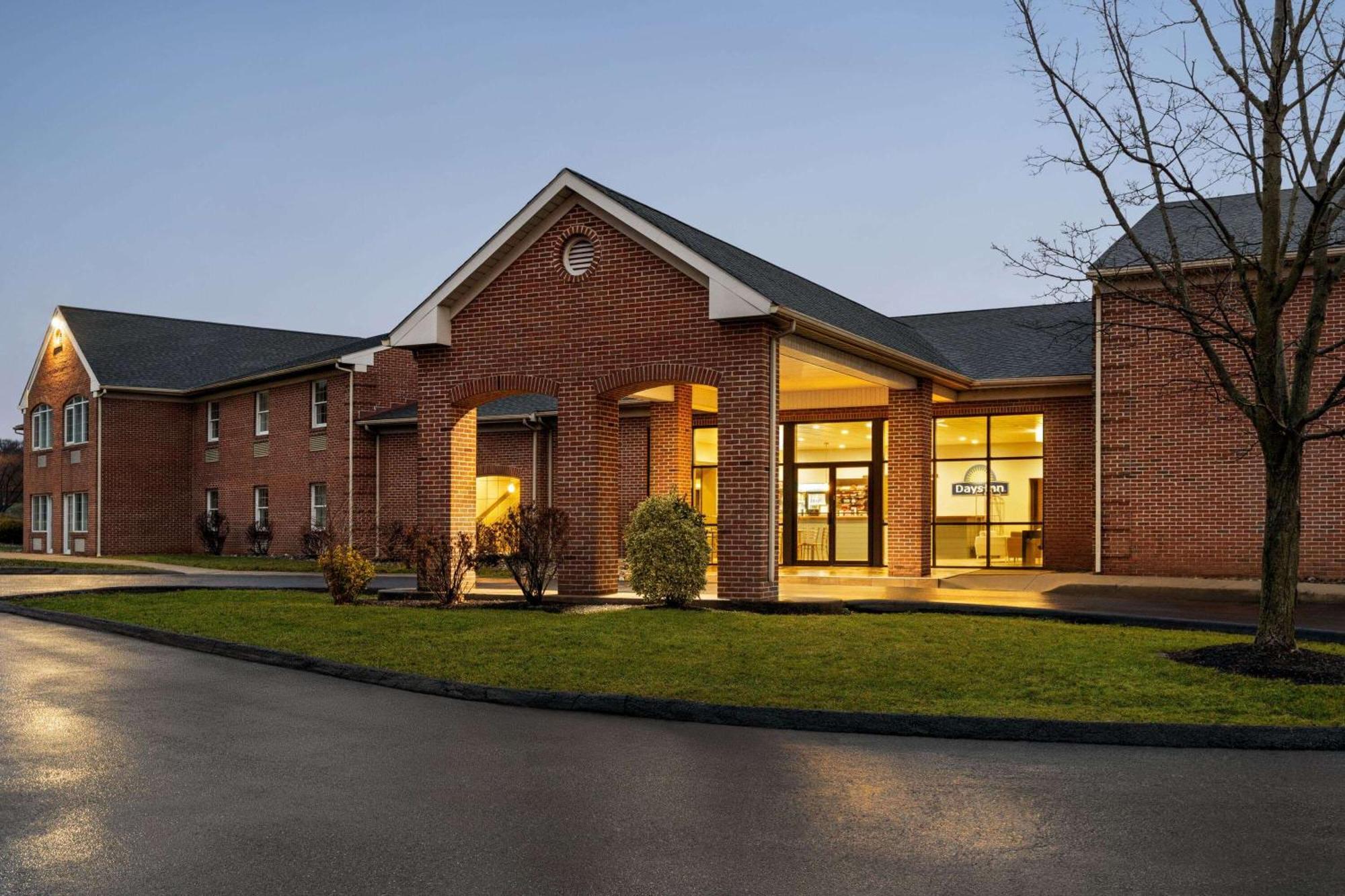 Days Inn & Suites By Wyndham Lancaster Amish Country Mountville Exterior foto