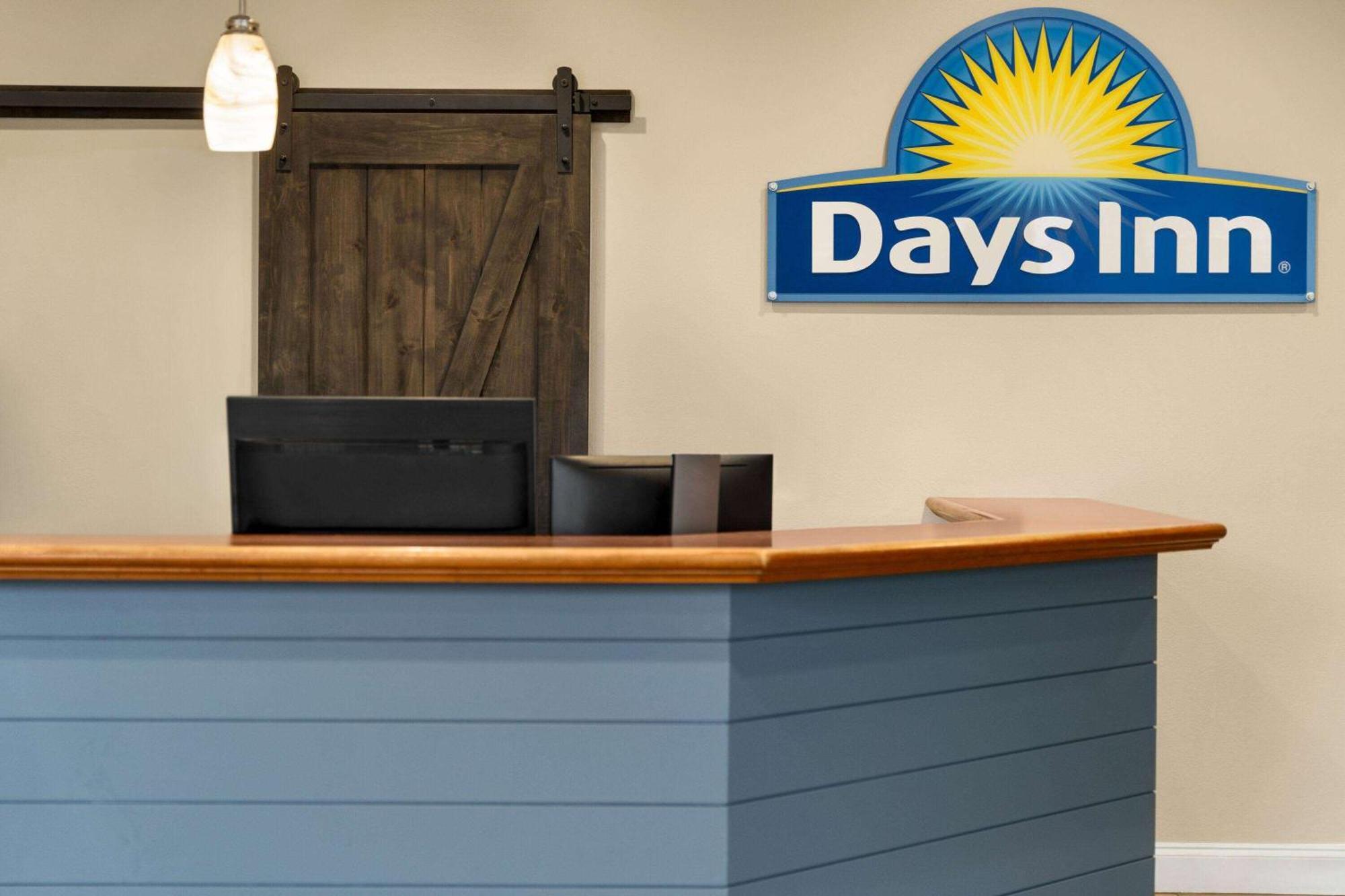 Days Inn & Suites By Wyndham Lancaster Amish Country Mountville Exterior foto